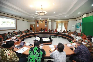 Memimpin Rapat Koordinasi dan Sinkronisasi Pelaksanaan Program Pembangunan