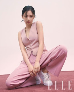 K-패션디자인 19( K-FASHION DESIGN 19): 블랙핑크 제니가 ELLE 화보에서 입고 등장한 언노멀 베스트(베스트)와 와이드 팬츠 패션 도식화 1