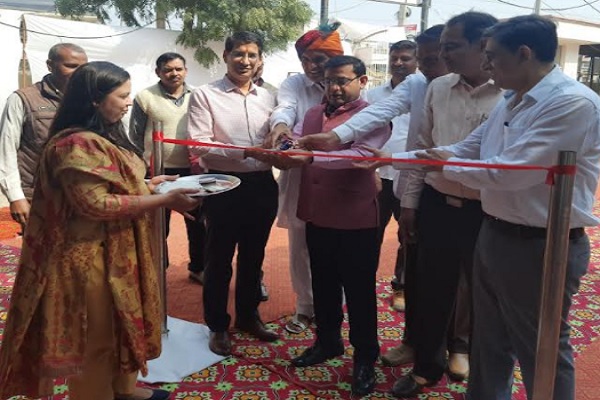 SDM-Pankaj-Setia-inaugurated-the-Antyodaya-fair-organized-at-Tigaon-College.