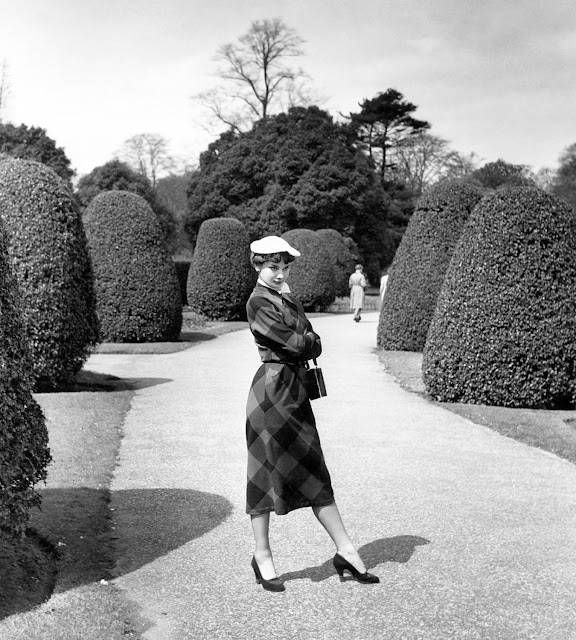 1950. Audrey Hepburn - photo by Bert Hardy, Kew Gardens, London, May 1950