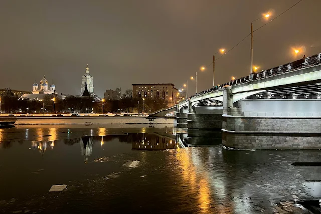 Шлюзовая набережная, Москва-река, Новоспасский мост