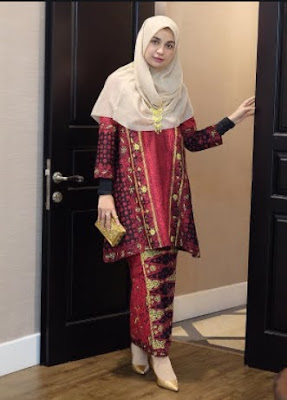 Model baju batik muslim untuk pesta pernikahan