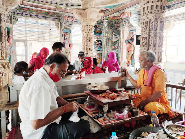 पूर्णिमा पर मंदिरों में उमड़े श्रद्धालु, पूजा अर्चना कर मांगी मन्नते