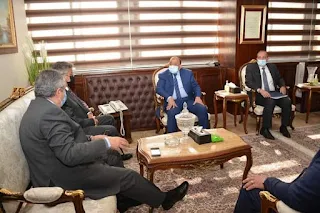 وزير التنمية يلتقي وفد إحدي الشركات العاملة في مجال المخلفات الصلبة بالمدن المصرية