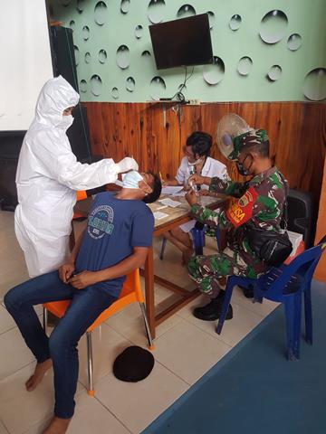Dalam Rangka Vaksinasi dan Baksos di PPKS Marihat, Danramil 08/Siantar Jajaran Kodim 0207/Simalungun Monitor Pelaksanaannya
