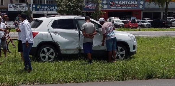Acidente entre dois veículos é registrado na BR-101, entrada de Santo Antônio de Jesus