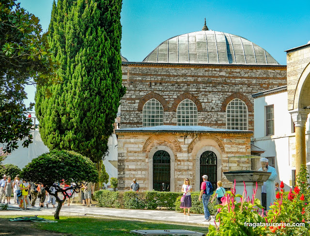 Pátios e jardins do Palácio de Topkapi, em Istambul
