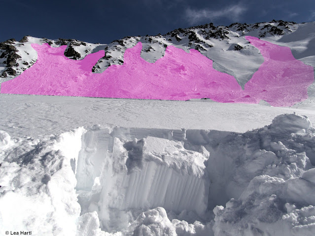 Ein durch Fernauslösung abgegangenes Schneebrett im Arztal in den Tuxer Alpen (Foto: 05.02.2022)