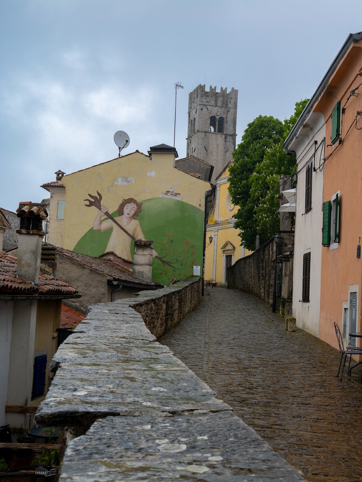 Balcanes Occidentales: en coche y con perrita. - Blogs de Europa Oriental - Día 2: Grožnjan y Motovun (HR) (8)