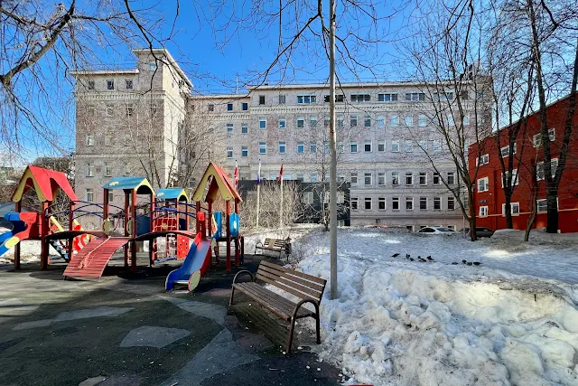 улица Щепкина, Больничный переулок, дворы, бизнес-центр «Гиляровского, 47» – бывшая Фабрика Художественной галантереи