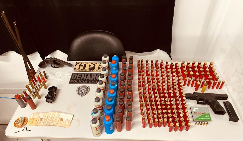 OPERAÇÃO DA POLÍCIA CIVIL PRENDE TRÊS PESSOAS E APREENDE DROGAS E ARMAS DE FOGO