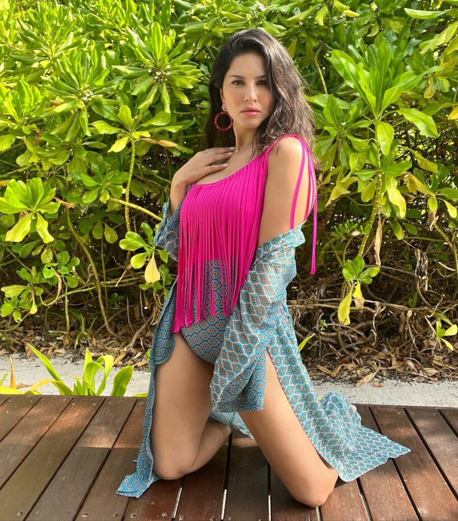 Pic Talk of the day: Bikini Sheathe Sunny Leone Pops Up In Maldives