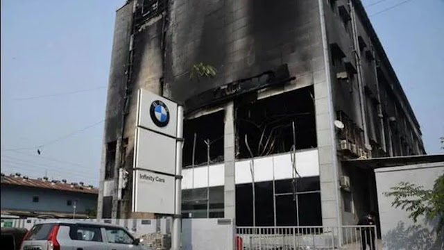 Diler BMW Terbakar, Puluhan Mobil Mewah Hangus
