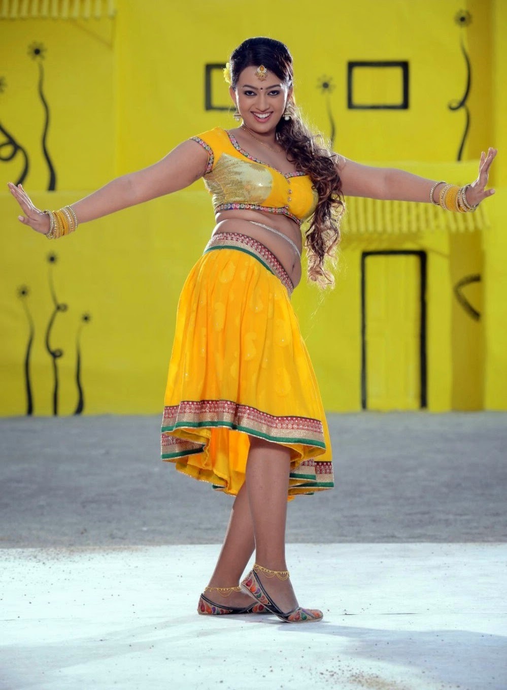 Ester Noronha Sexy Navel Show In Half Saree Stills From Bhimavaram Bullodu Movie