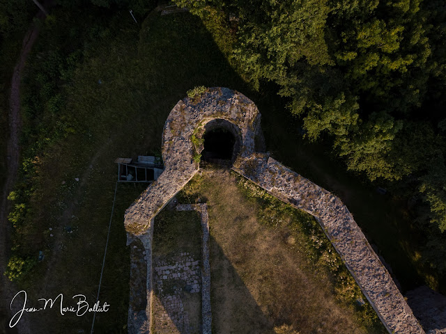 Château du Hohnack — Courtines brisées en saillie (détails)