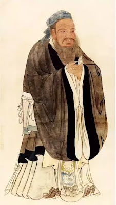 En 501 a.C. Confucio, a sus 51 años, fué nombrado Zai (宰, magistrado) de Zhongdu (actual distrito de Wenshang, provincia de Shandong). Gracias a los monumentales éxitos obtenidos, fué designado Sikong (司空, ministro de la Construcción) y después Dasikou (大司寇, ministro de Justicia).