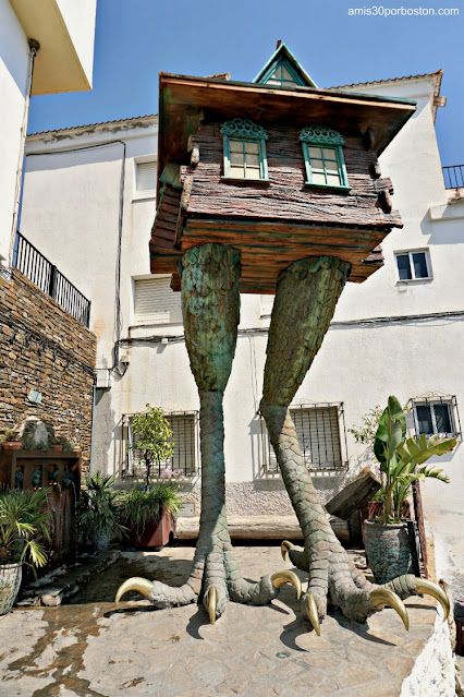 Casa de la Bruja Baba Yaga en Soportújar, Granada