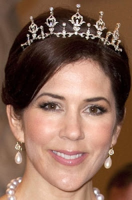 diamond necklace wedding tiara crown princess mary denmark pearl marianne dulong