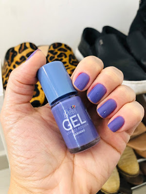 Unhas Lilás com Esmalte em Gel Bella Brazil