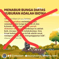 Menabur Bunga di Makam
