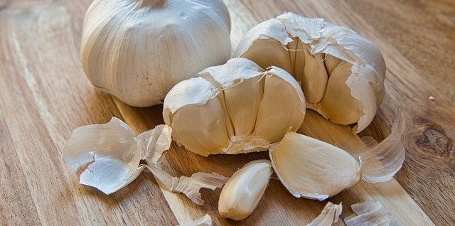 Apakah bawang putih menyebabkan bau badan?