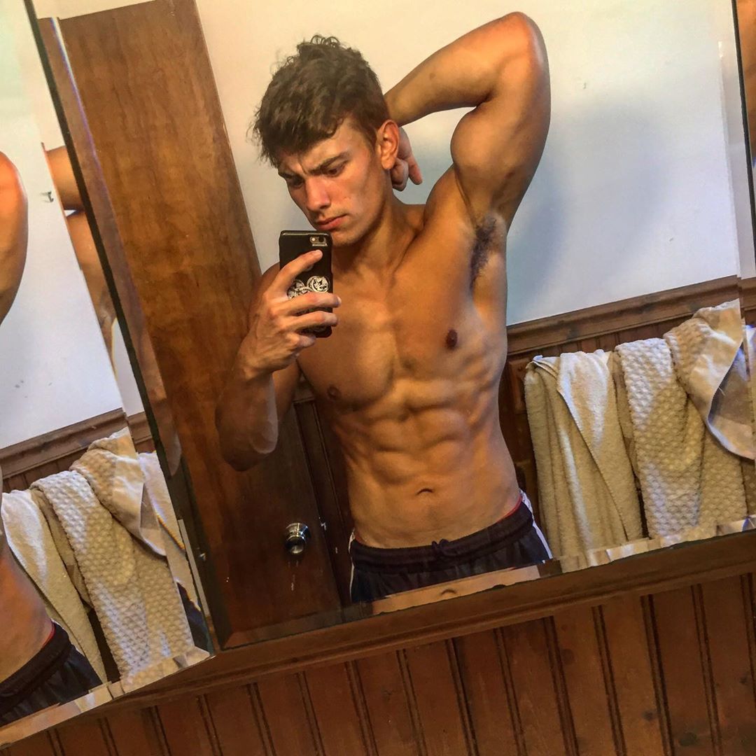 hot-young-masculine-guy-fit-body-shirtless-selfie-dom-v-fitness-cocky-straight-baited-college-bro