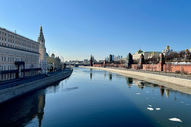 вид с Большого Москворецкого моста, Софийская набережная, Москва-река, Кремлёвская набережная, Кремль