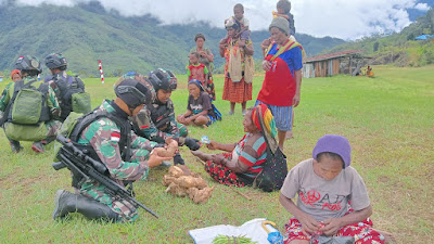 Hidupkan Kembali Pasar Tradisional, Satgas Yonif 310/KK Bangkitkan Roda Perekonomian Di Pedalaman Papua