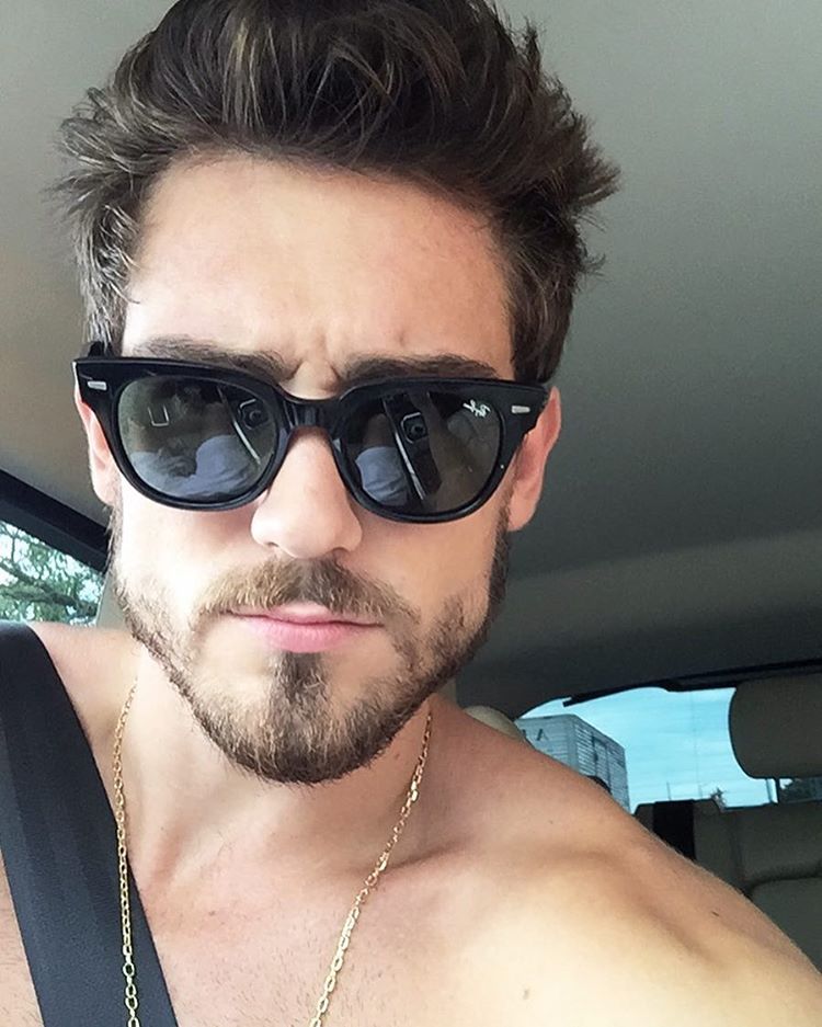 handsome-guy-sunglasses-beard-jawline-car-selfie