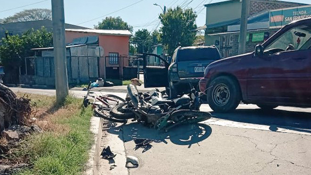 El Salvador: Motociclista murió en accidente en San Pablo Tacachico