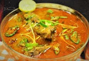 When the oil rises, serve with the prepared Nihari tandoori bread.