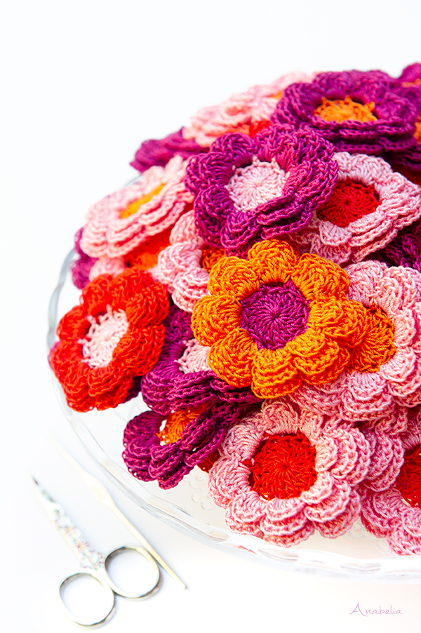 Crochet flowers, beginning a new project, Anabelia Craft Design