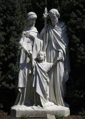 Sagrada Família - Escultura de l'Església de Sant Mateu de Columbus (Ohio), Foto de Nheyob, CC BY-SA 4.0, via Wikimedia Commons