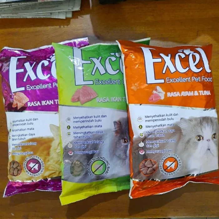 Perbedaan Makanan Kucing Excel Hijau dan Ungu