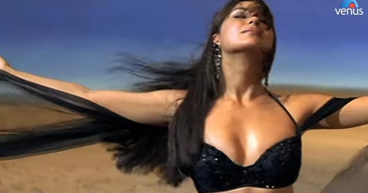 Top 5 hottest videos of Lara Dutta.