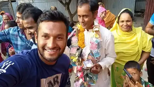 টাকার মালায় ঘাটাইলের দেওপাড়া ইউপির বিজয়ী চেয়ারম্যান হেপলুকে বরণ