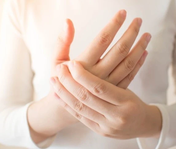 Mengatasi Kram pada Tangan: Cara Mengobati dan Pencegahannya