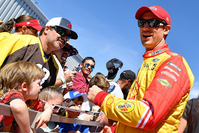 Joey Logano, driver of the #22 Shell Pennzoil Ford, signs autographs for fans during the red carpet prior to the Ruoff Mortgage 500 on March 13, 2022 in Avondale, Arizona.