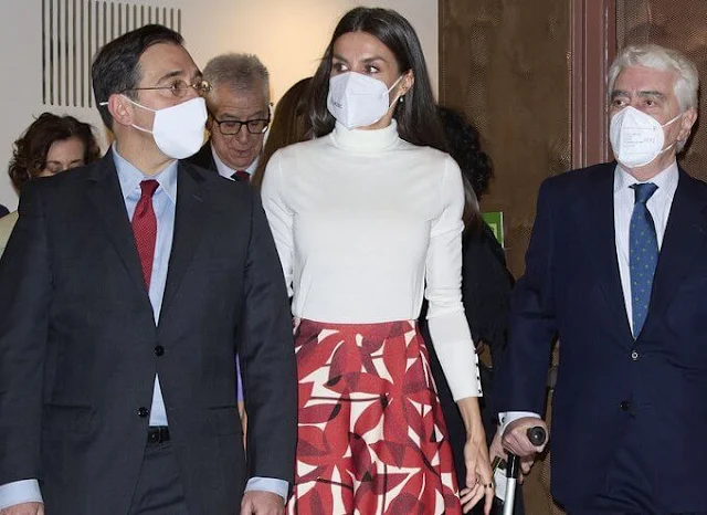 Queen Letizia wore a new white Farrella button cuff wool turtleneck sweater by Hugo Boss, and red print midi skirt by Carolina Herrera