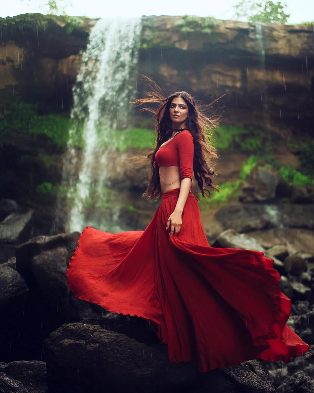 Malavika Mohanan’s Navel Temptation & Busty Tease—A Waterfall Fantasy You Can’t Miss!