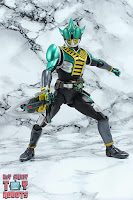 S.H. Figuarts -Shinkocchou Seihou- Kamen Rider Zeronos Altair Form 32