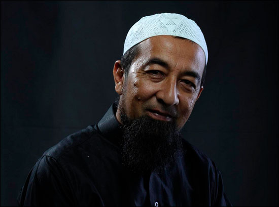 HUKUM CIUM ISTERI DI KHALAYAK RAMAI ! INI JAWAPAN USTAZ AZHAR IDRUS !