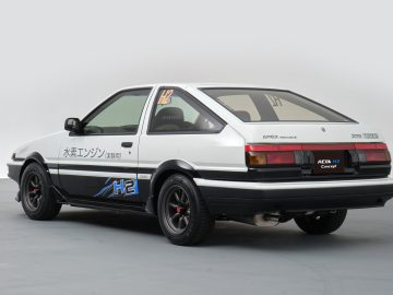 Toyota met une batterie et de l'hydrogène dans sa mythique AE86, star de manga