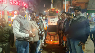 बेकापुर स्थित विजय चौक पर भाजपा जिलाध्यक्ष राजेश जैन के नेतृत्व में दीपावली मनाई गई 