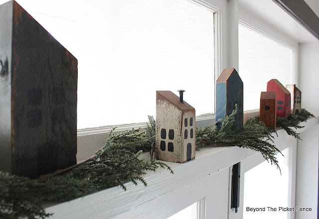 Easy DIY Wooden Houses For Christmas
