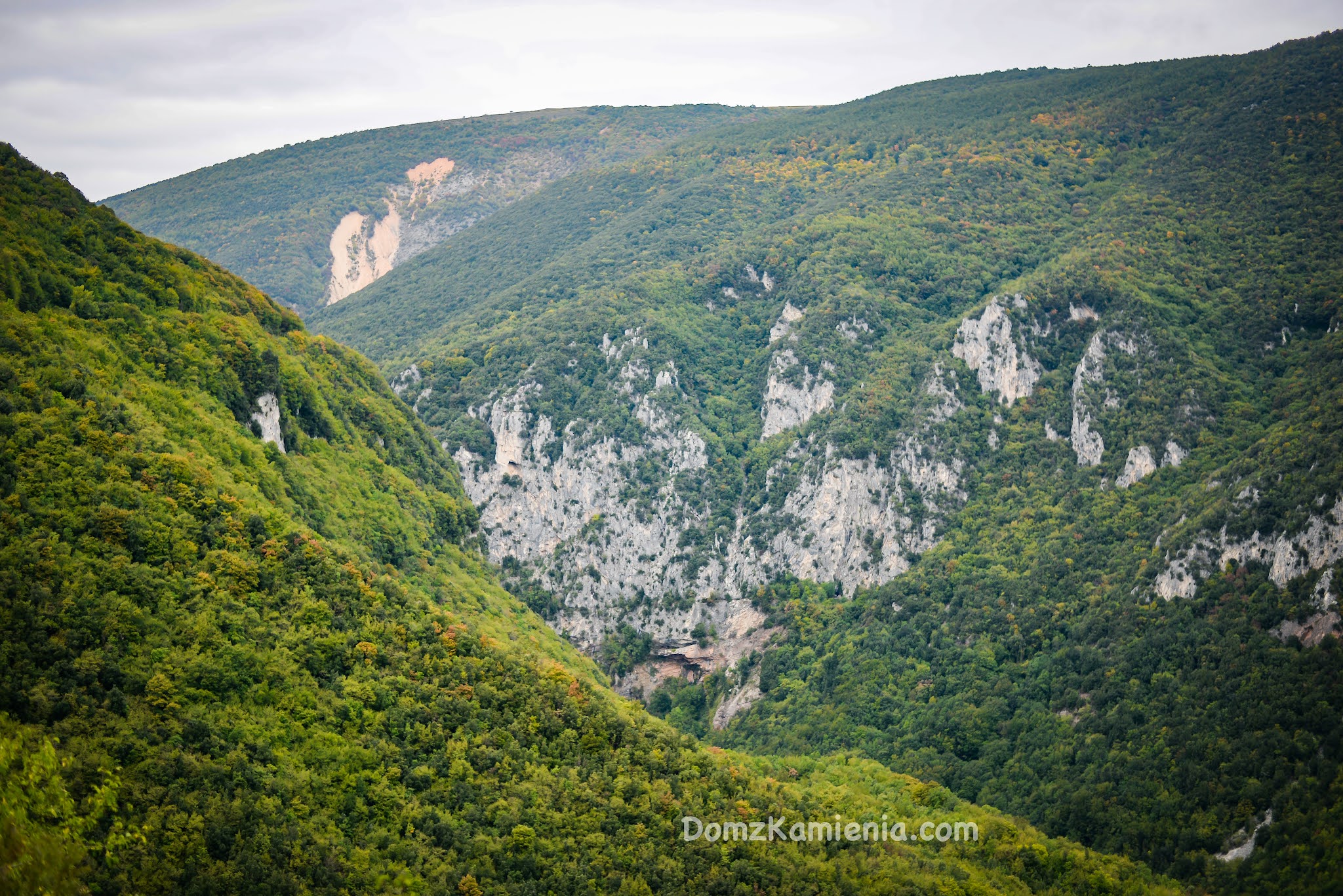 Lame Rosse, nieznany region Marche, Dom z Kamienia