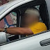 Frentista é arrastada por carro de motorista que fugiu de posto sem pagar gasolina em Manaus