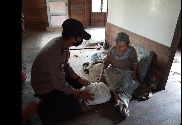 Kejar Target, Polres Karimun Bantu Vaksinasi Bagi Lansia dengan Door To Door