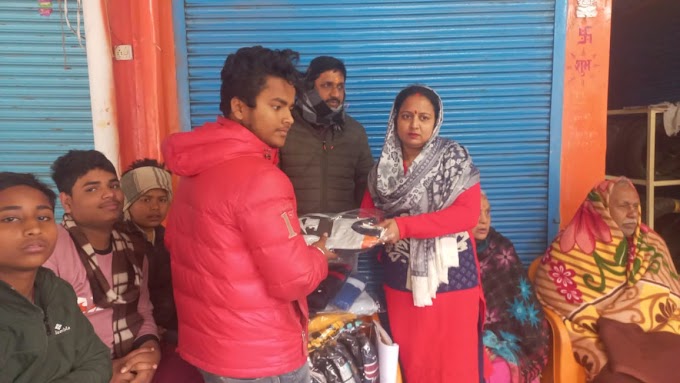 सभासद पति सुनील अग्रहरि टप्पू ने जरुरतमंद बच्चों को वितरित किया स्वेटर