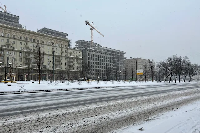 Ленинградский проспект, жилой дом 1940 года постройки, строящийся жилой комплекс Slava
